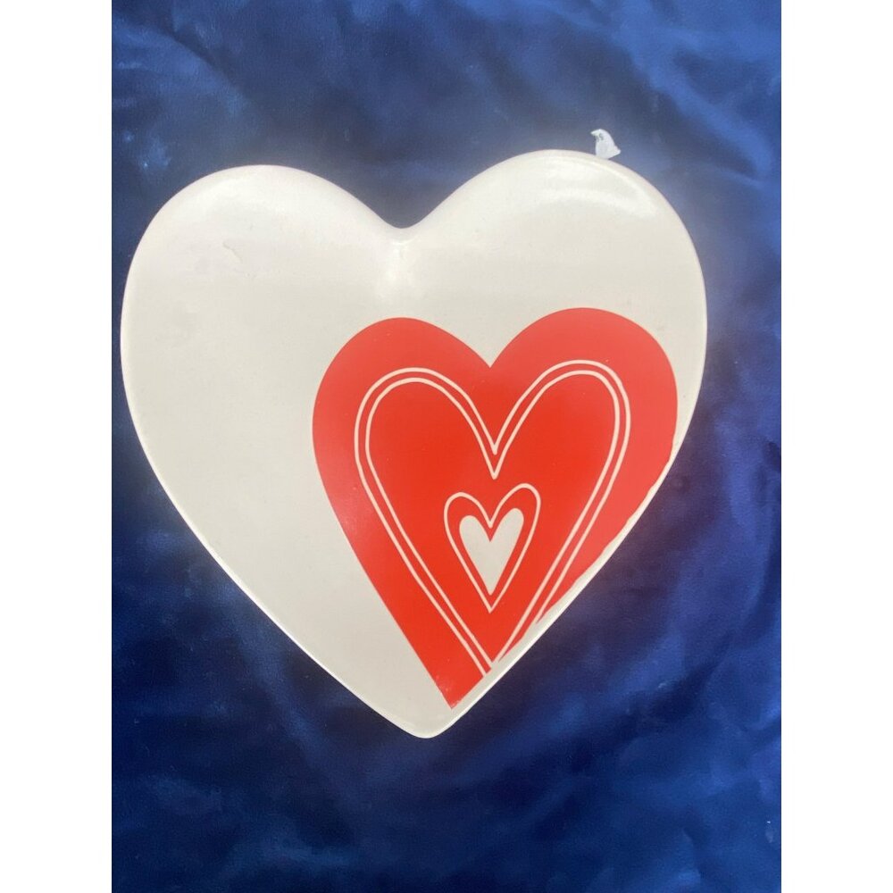 White Ceramic Heart Shaped Plate With Red Side‎ Heart